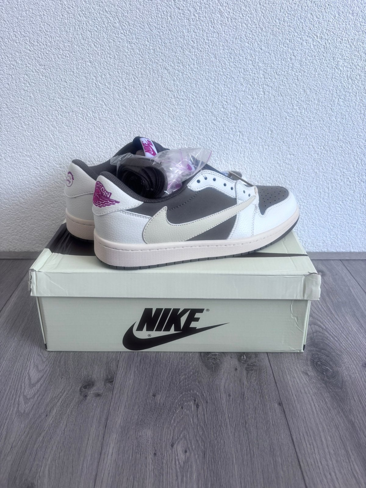 Nike Air Jordan 1 Low Travis Scott Reverse Mocha – Maat 43, Bruin, Ophalen of Verzenden, Sneakers of Gympen, Zo goed als nieuw
