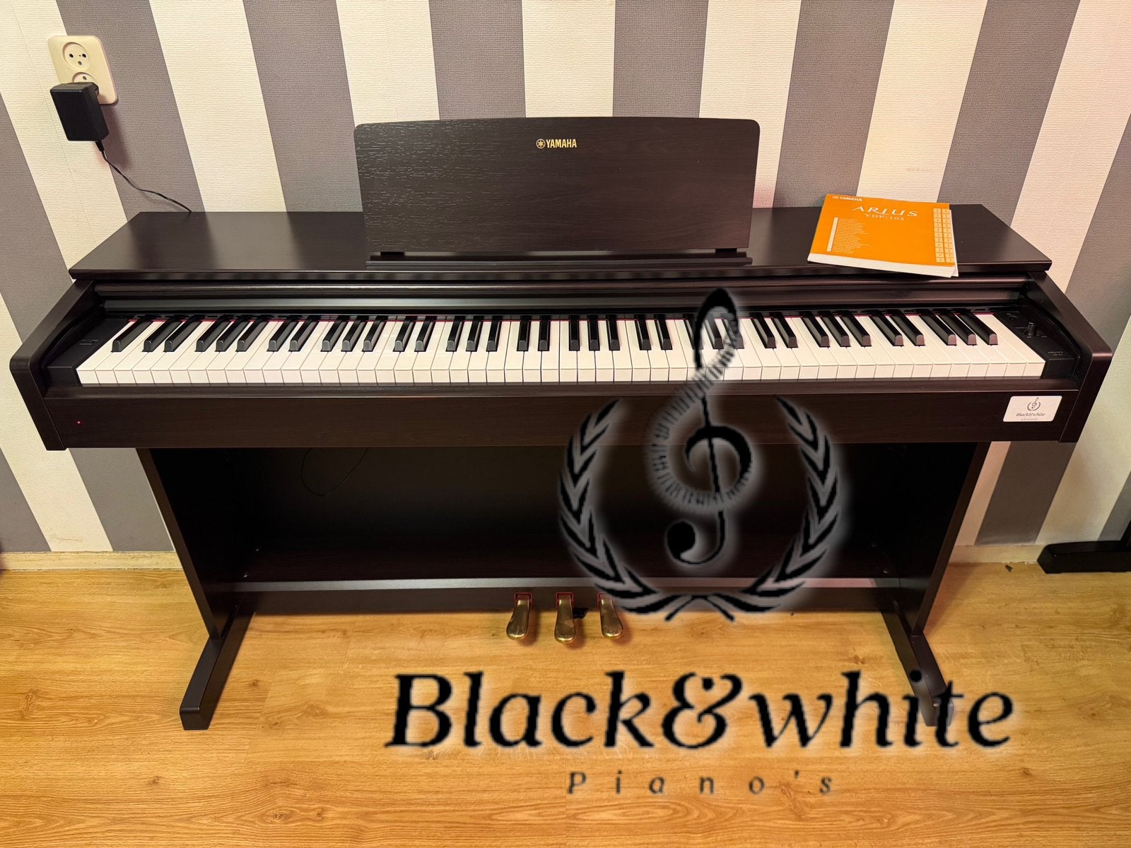 Yamaha Arius digitale elektrische piano . Garantie, 88 toetsen, Yamaha, Zo goed als nieuw, 88 gewogen toetsen
