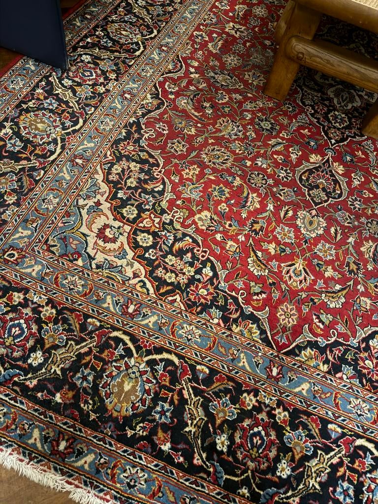 Prachtig Perzisch tapijt, rood met blauw vintage signed, Ophalen, 100 tot 150 cm, Zo goed als nieuw, 150 tot 200 cm