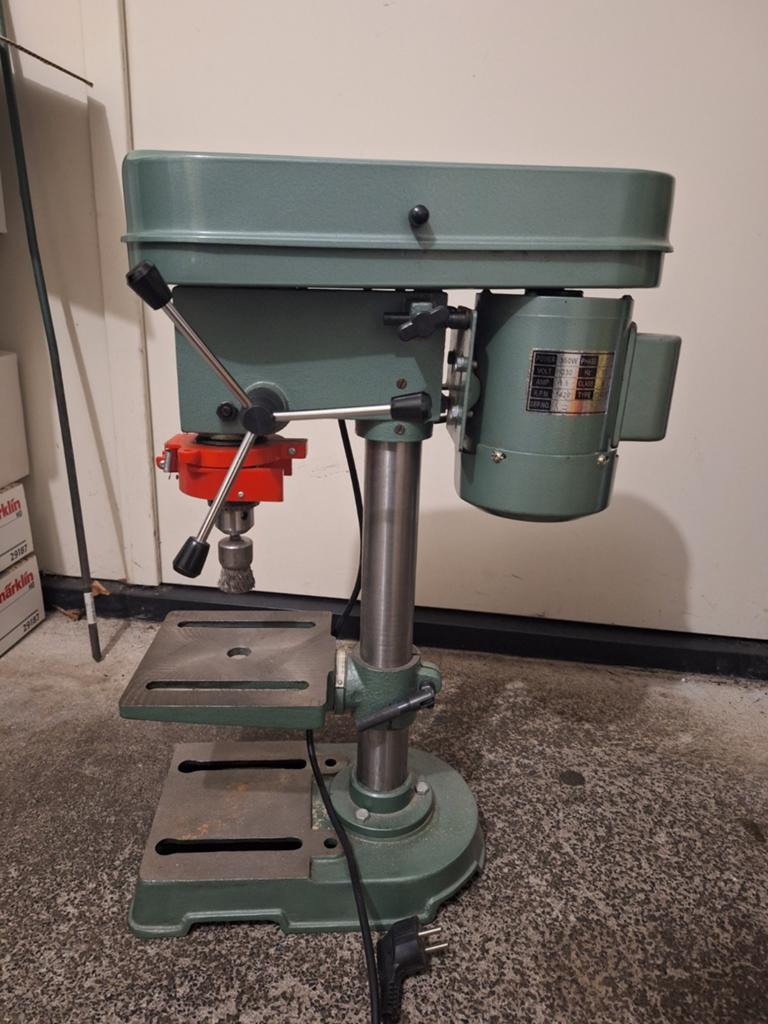 Finix BD13M Tafelboormachine - 350W, 5 snelheden, Ophalen, Gebruikt, Variabele snelheid, Minder dan 400 watt