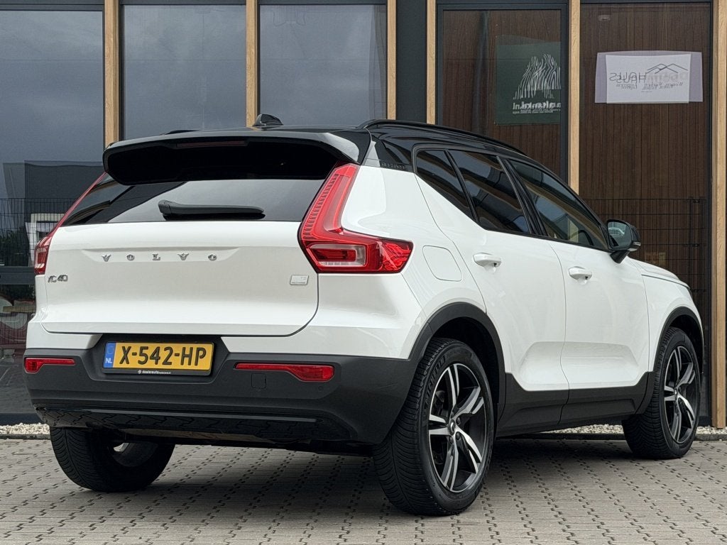 Volvo XC40 1.5 T5 Twin Engine R-Design | SOH 89% | Panoramad, Auto's, Euro 6, Wit, Plug-in hybride, Bedrijf