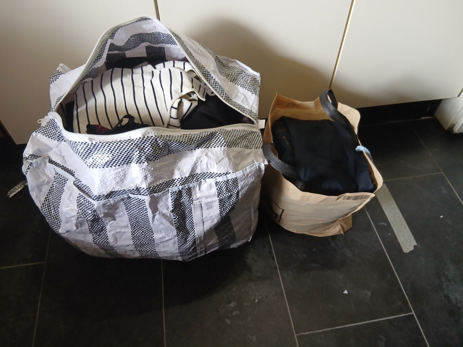 Grote tas vol dames kleding, Kleding | Dames, Ophalen, Zo goed als nieuw, Maat 36 (S)