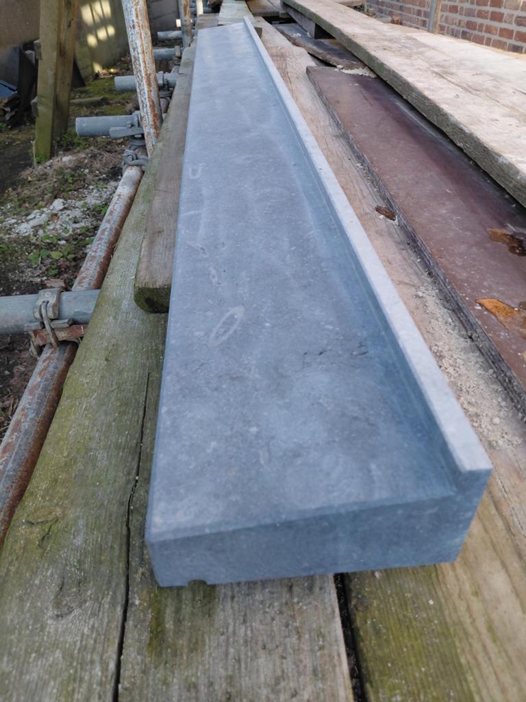 Hardstenen raamdorpel waterslag met afwatering NIEUW, Ophalen, 60 cm of meer, Hardsteen, 60 cm of meer
