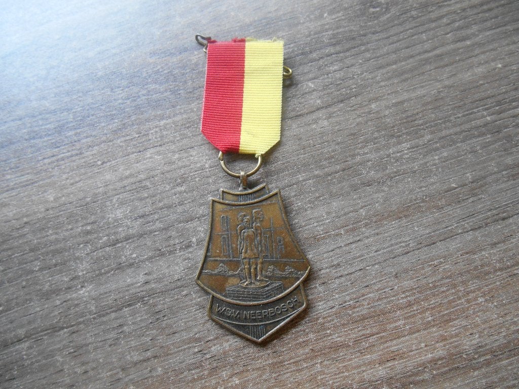 Medaille Wandelsportvereniging Neerbosch uit Nijmegen, Postzegels en Munten, Penningen en Medailles, Ophalen of Verzenden, Overige materialen