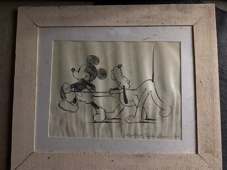 Vintage Mickey Mouse en Pluto tekening - Society Dog Show 19, Antiek en Kunst, Ophalen, Tekening, Potloodtekening, Gesigneerd