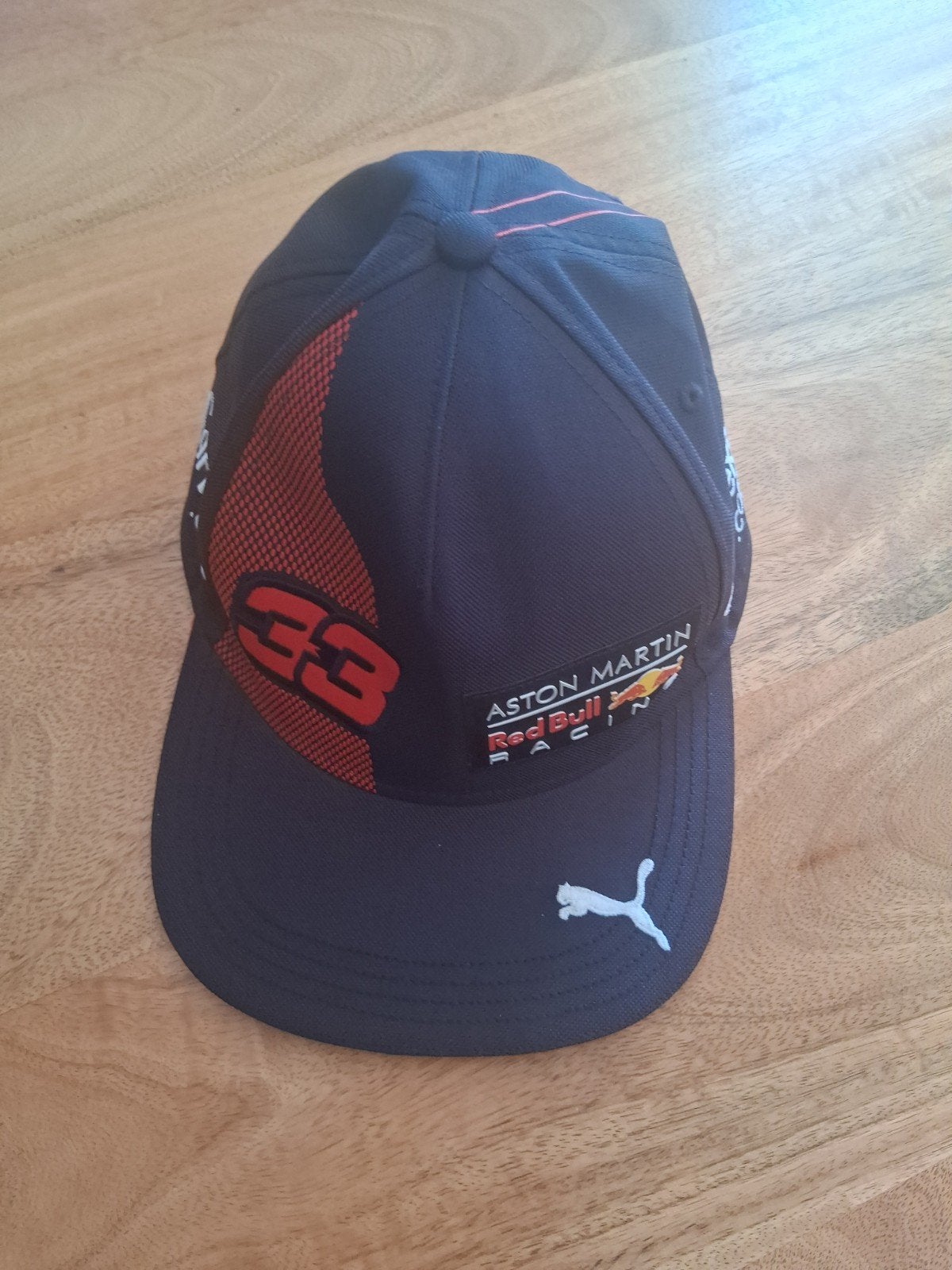 Red Bull Racing F1 Pet - Aston Martin Puma, Ophalen of Verzenden, Zo goed als nieuw, One size fits all, Pet
