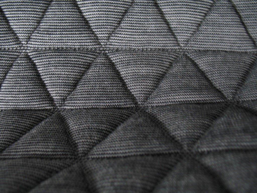 Kvadrat Febrik Triangle 152; zwart+lichtgrijs; meubelstof, Wol, Ophalen of Verzenden, 30 tot 120 cm, Grijs