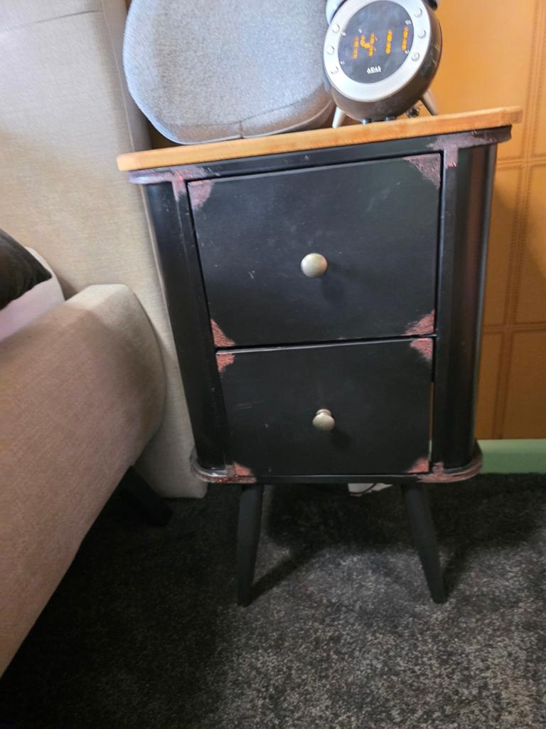 leuke metalen nachtkastjes, Huis en Inrichting, Slaapkamer | Nachtkastjes, Ophalen, Metaal of Aluminium, Minder dan 45 cm, 55 tot 70 cm