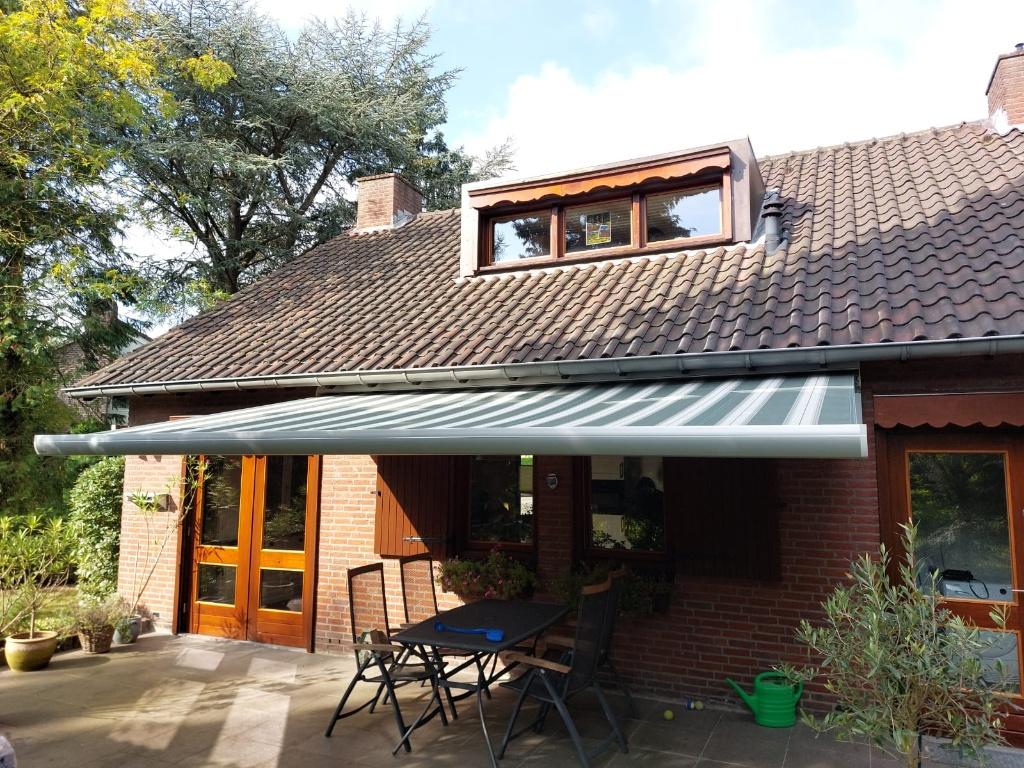 Zonnescherm z.g.a.n., Tuin en Terras, Zonneschermen, Ophalen, 450 cm of meer, Elektrisch, Zo goed als nieuw