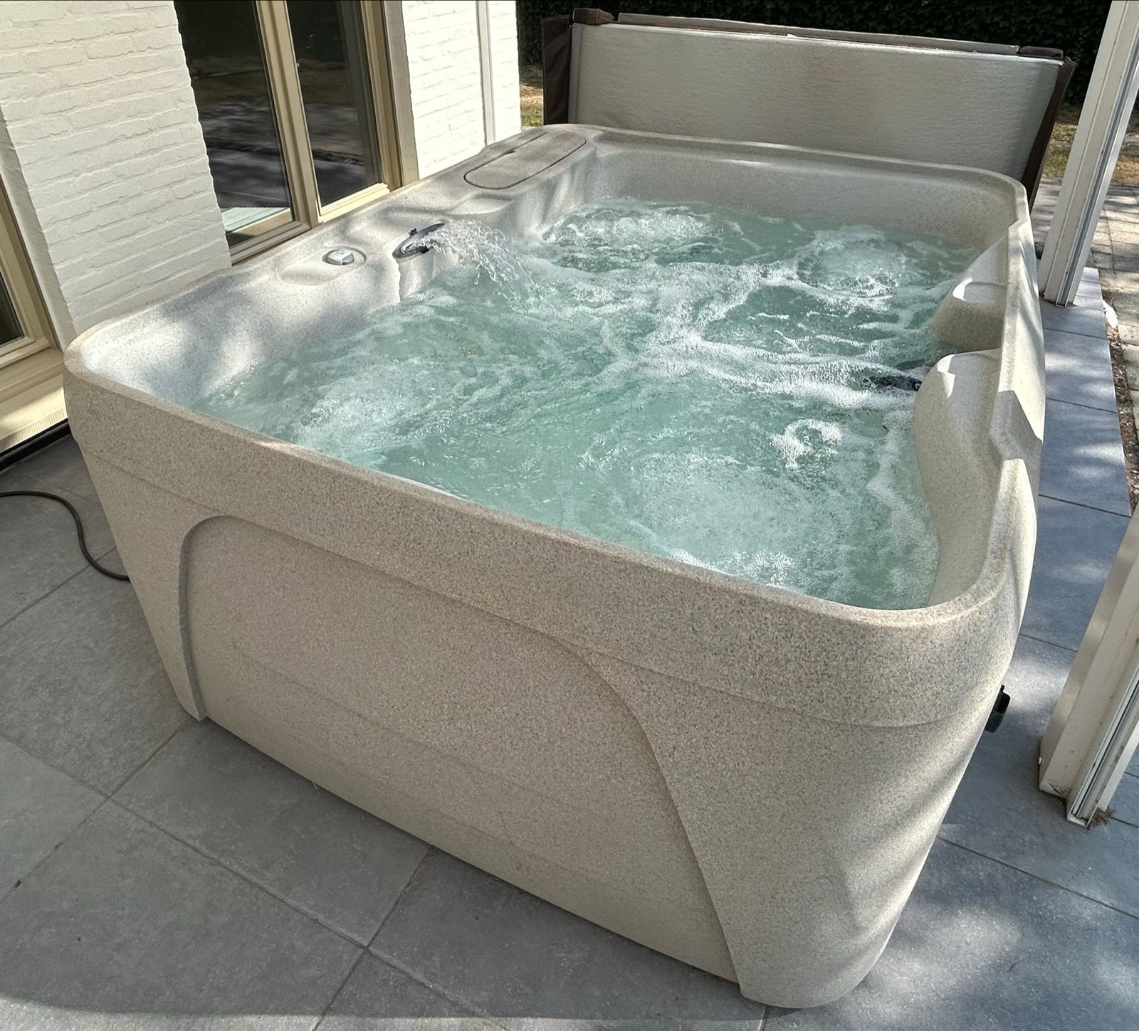 Fantasy Spas Enamor Hot Tub - Zo goed als nieuw!, Ophalen, Zo goed als nieuw, Afdekzeil, Vast