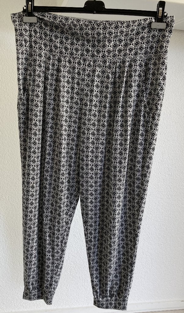 broek Esmara 44 46 zgan, Zwart, Maat 42/44 (L), Zo goed als nieuw, Lang