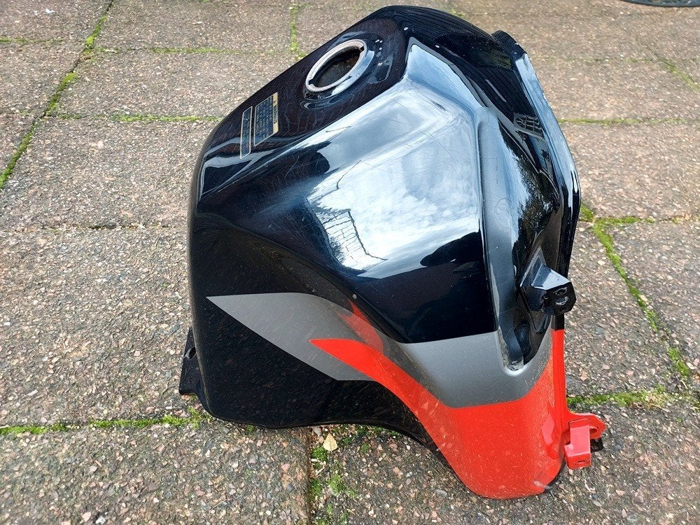 Honda XRV 750 benzine tank RD04 zwart-rood als NIEUW., Verzenden