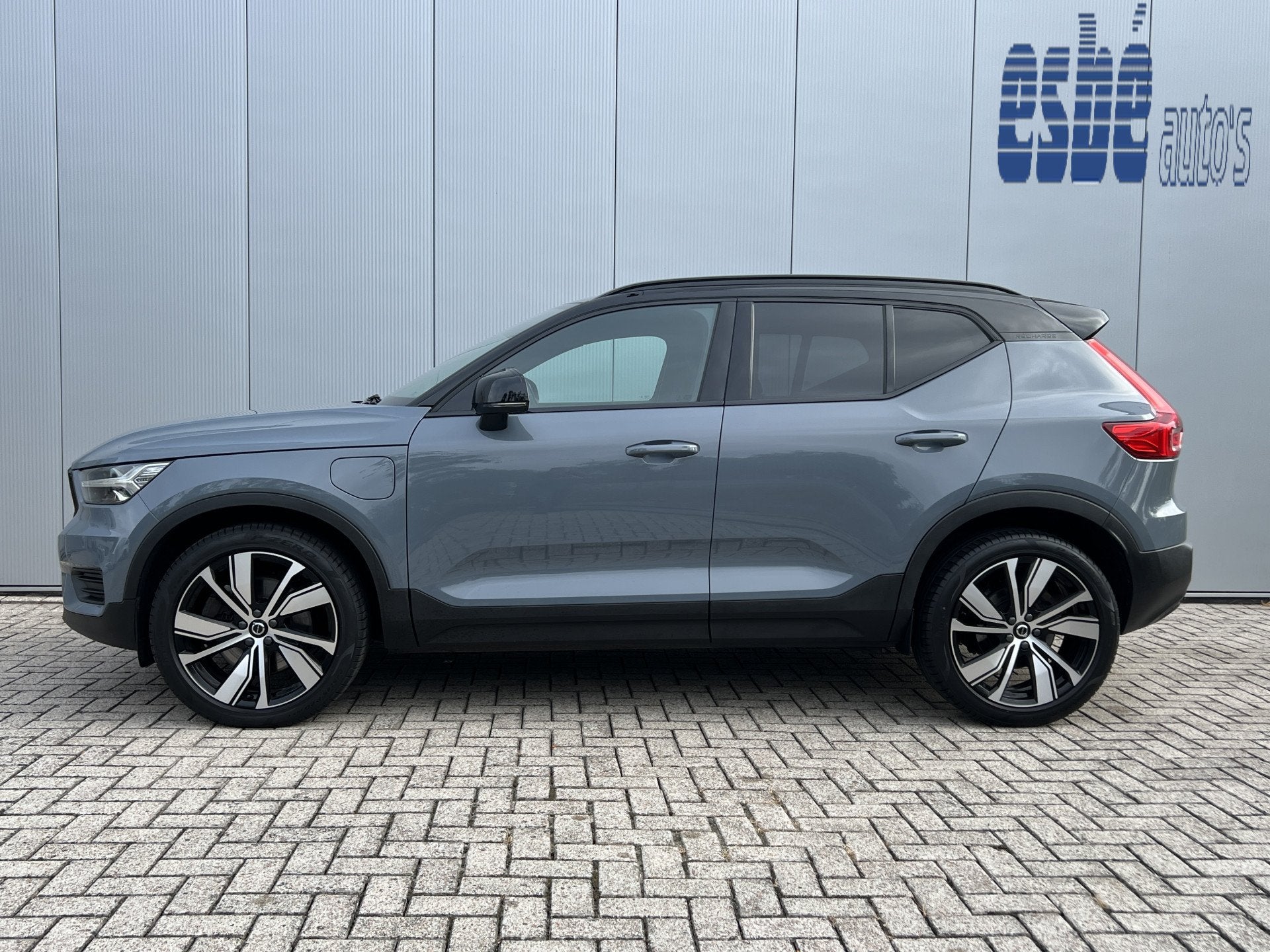 Volvo XC40 1.5 T4 211 Pk Recharge R-Design 1.5 T4 211 Pk Rec, Met garantie (alle), Plug-in hybride, Bedrijf, Hybride Elektrisch/Benzine