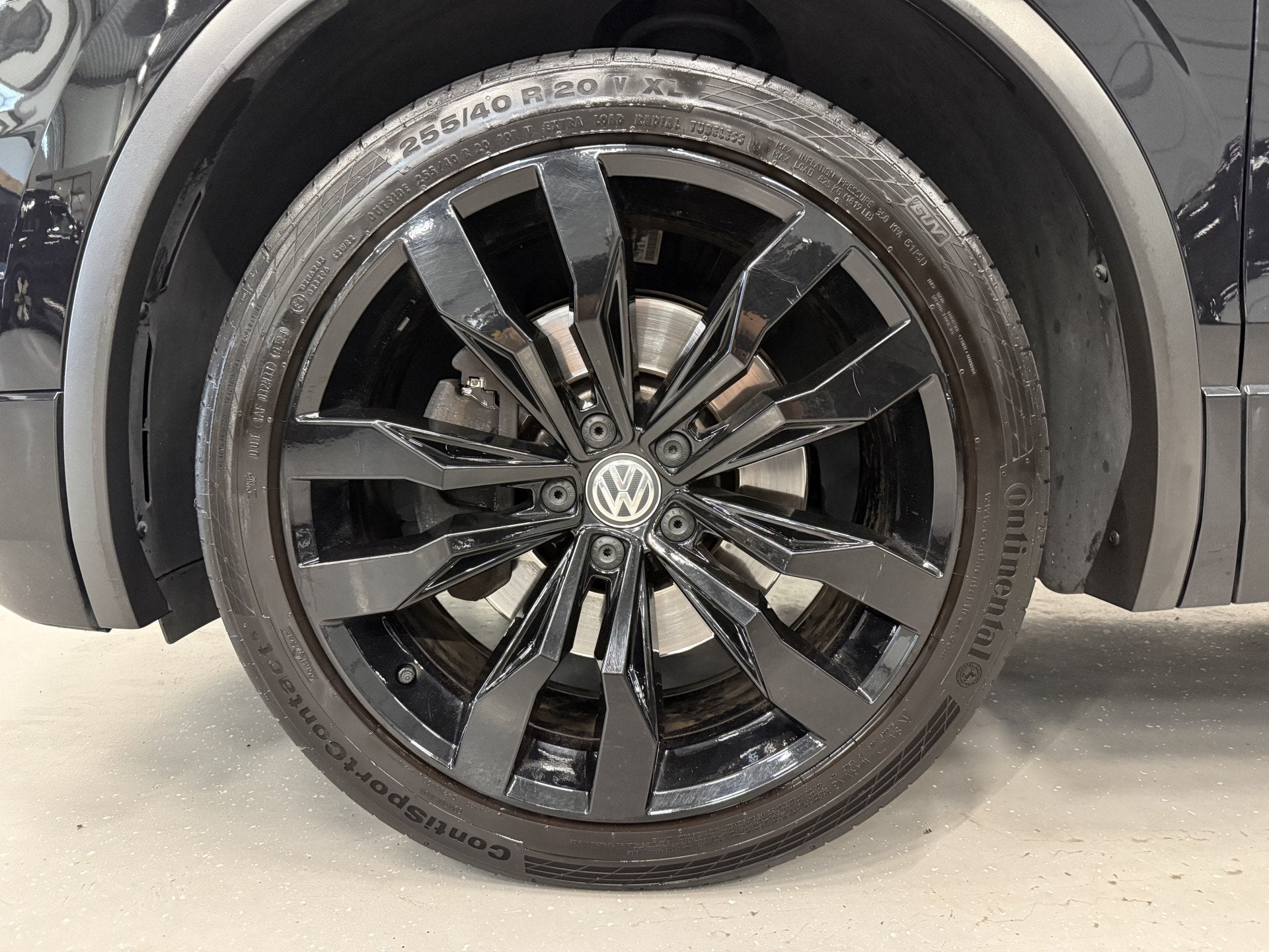 Foto 11 van Volkswagen Tiguan 2.0 TSI 4Motion 3x R-Line BLACK PANO/VOL-L