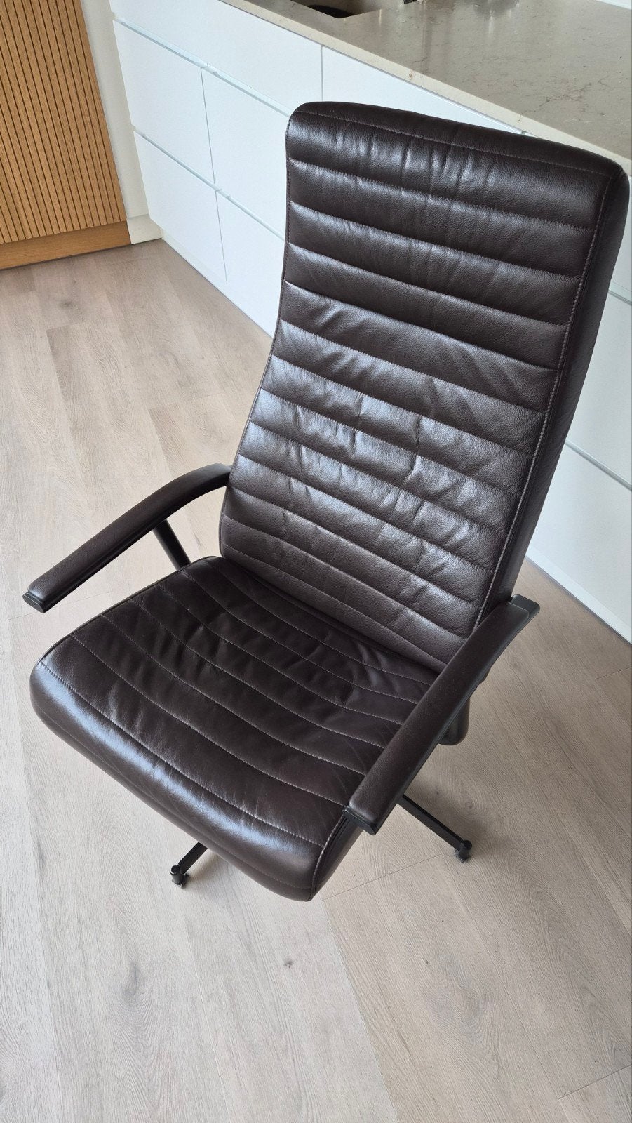 Luxe design lederen draaifauteuil, Gebruikt, 75 tot 100 cm, Ophalen of Verzenden, Modern