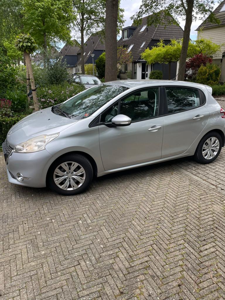 Peugeot 208 1.2 VTi 82PK 5D (102g) 2013 Grijs, Auto's, Voorwielaandrijving, Parkeersensor, 1199 cc, Origineel Nederlands