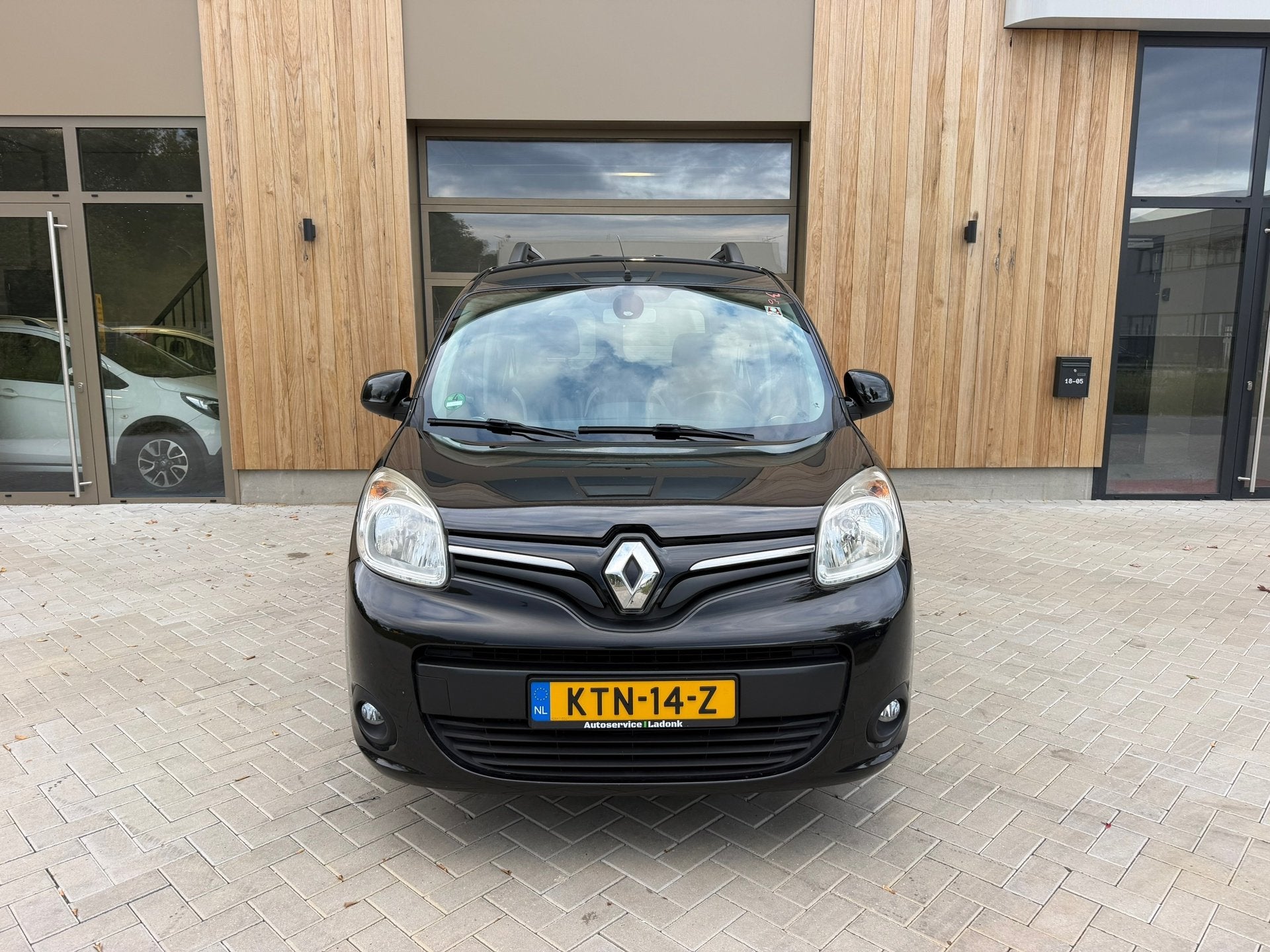 Renault Kangoo Family 1.2 TCe Limited Start&Stop|5DRS|Clima|, Auto's, Voorwielaandrijving, Stof, Gebruikt, Zwart