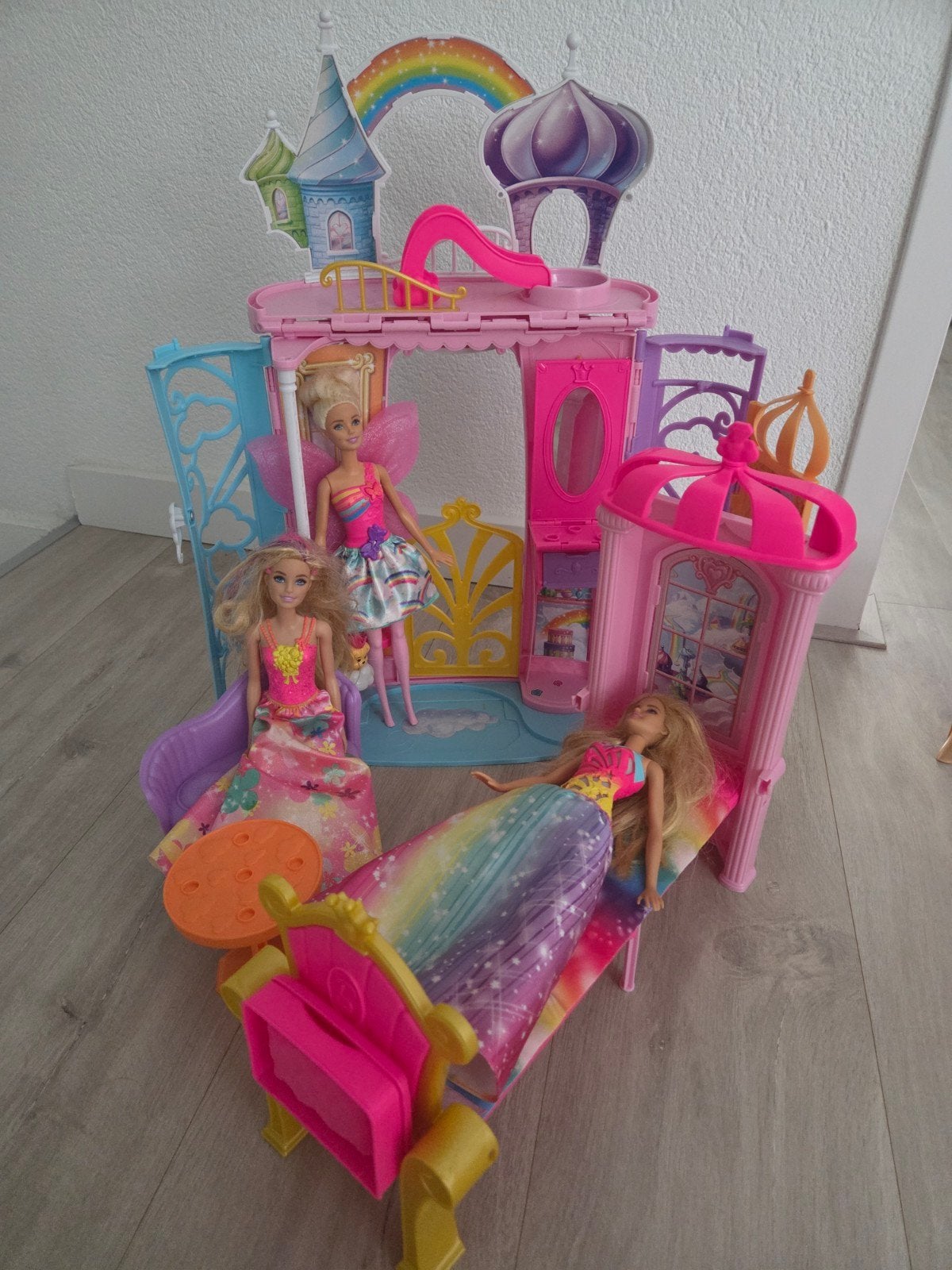 Barbie Dreamtopia kasteel met meubels en poppen, Kinderen en Baby's, Ophalen, Gebruikt, Poppenhuis