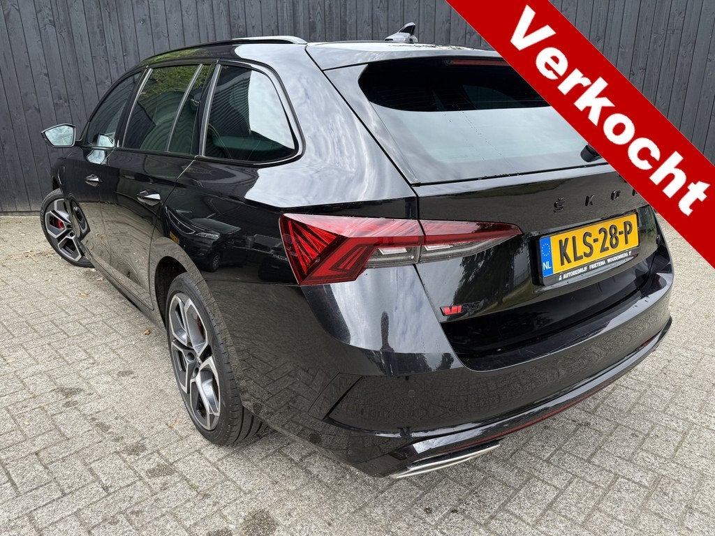 Skoda Octavia Combi 1.4 TSI RS iV PHEV Business (bj 2022), Auto's, Skoda, 12 maanden, Gebruikt, 4 cilinders, Zwart