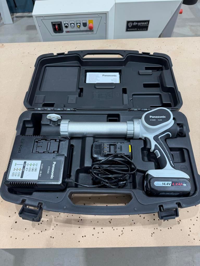 Panasonic EY3640 Kit: Kitpistool, 2 accu's, lader, koffer, Ophalen of Verzenden, Zo goed als nieuw