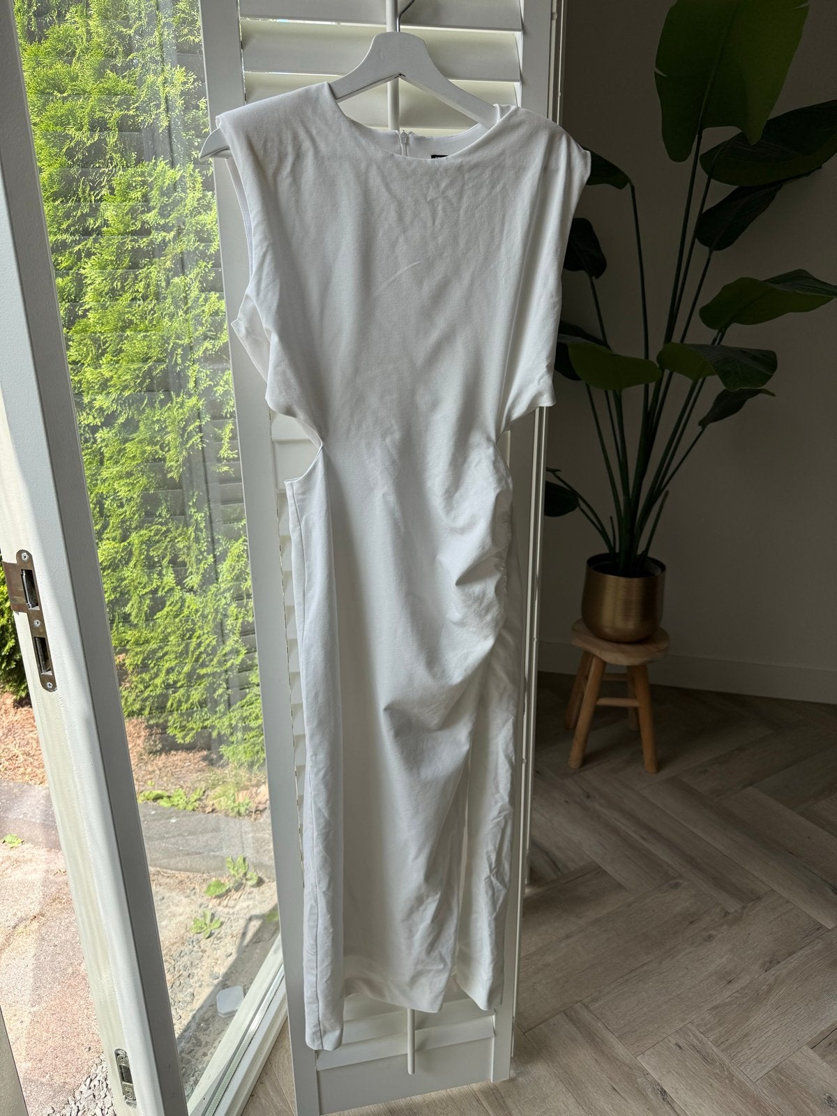 Zara witte midi jurk met cut-outs, Maat 38/40 (M), Wit, Ophalen of Verzenden, Zo goed als nieuw