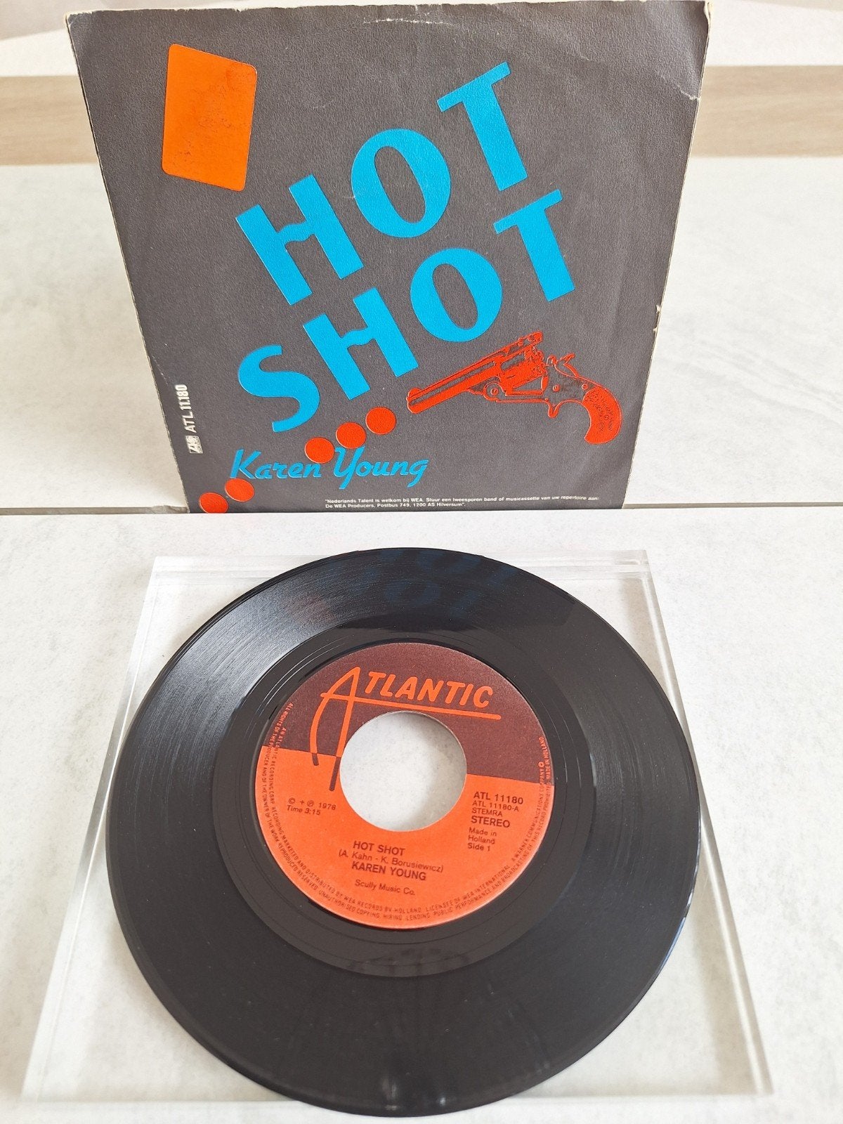 Single van  KAREN  YOUNG  // HOT  SHOT ...uit 1978, Ophalen of Verzenden, Gebruikt, Overige formaten, Poprock