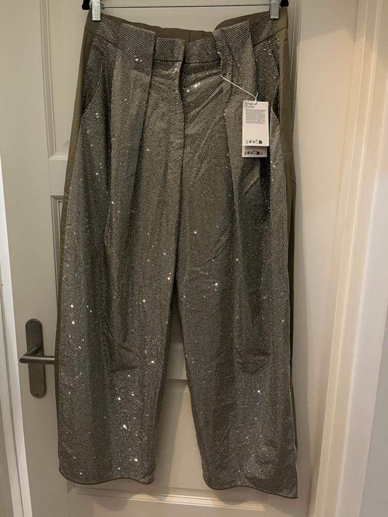 H&M x Stella McCartney kaki barrel leg broek met stras m40, Kleding | Dames, Broeken en Pantalons, Maat 38/40 (M), Beige, Nieuw