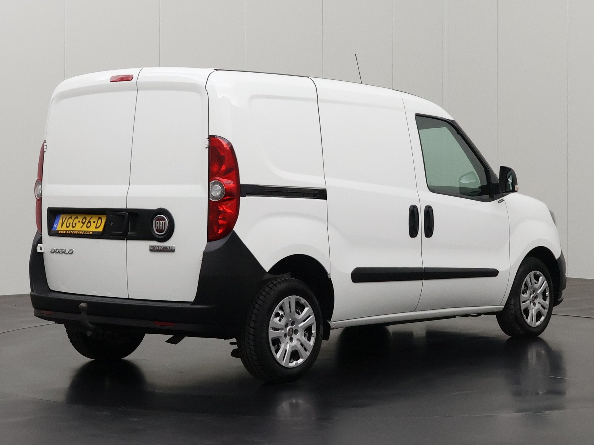 Fiat Doblò 1.6MJ 105PK | 3-Zits | Airco | Cruise | Betimmer, Voorwielaandrijving, Gebruikt, 4 cilinders, Wit
