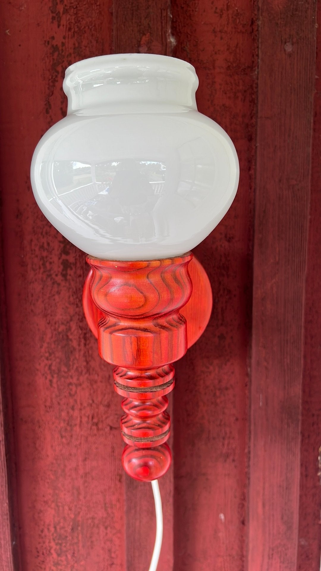 Zweden wandlampje Bessfelts hout vintage retro rood, Huis en Inrichting, Lampen | Wandlampen, Gebruikt, Rood, Geschikt voor buiten
