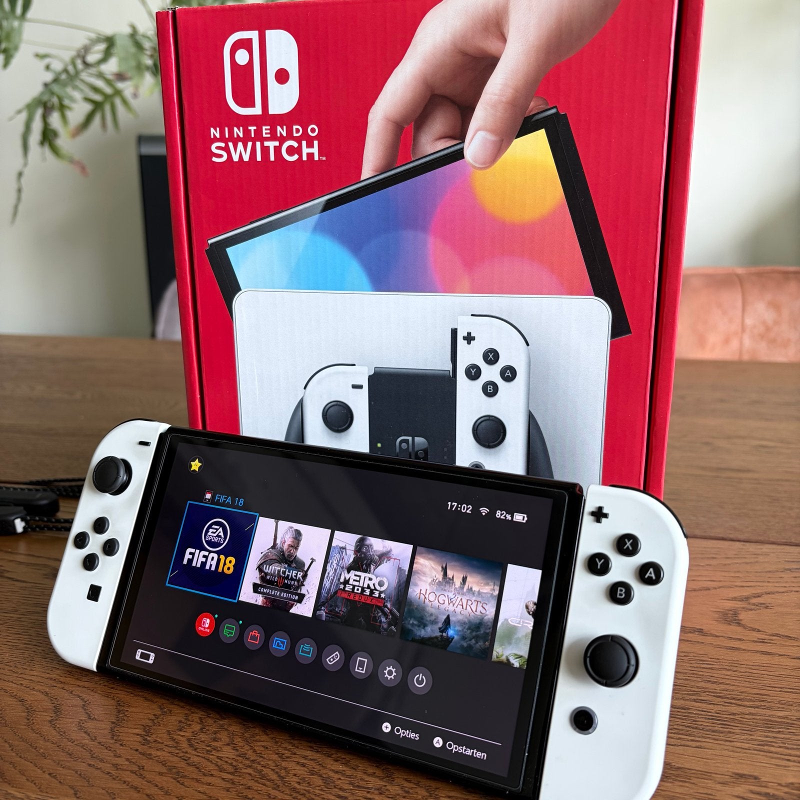 Nintendo Switch OLED met extra controller, game en case, Spelcomputers en Games, Met games, Met 2 controllers, Zo goed als nieuw