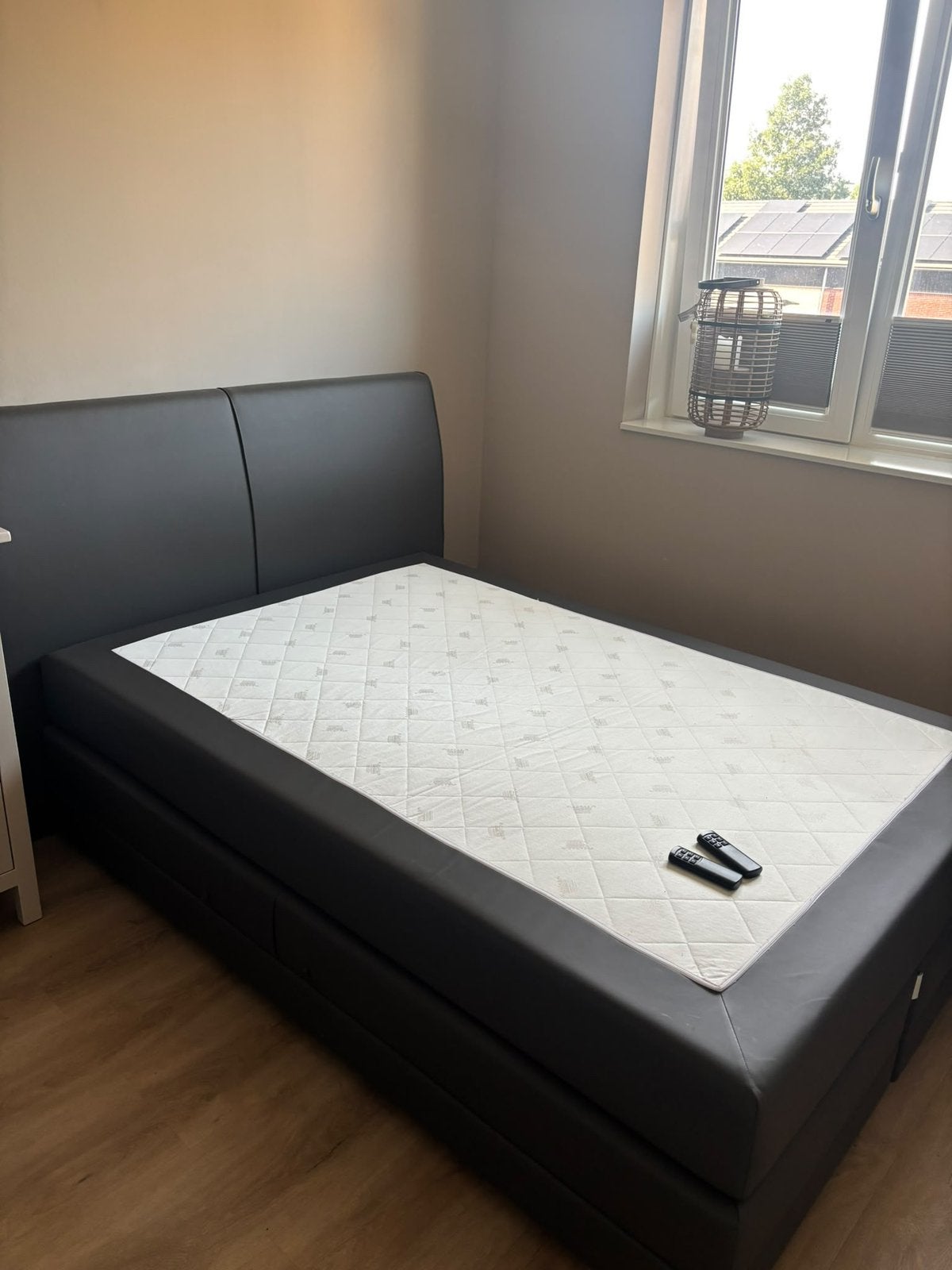 Boxspring elektrisch verstelbaar 200x140cm, Ophalen, Ledere bekleding, Tweepersoons, 140 cm