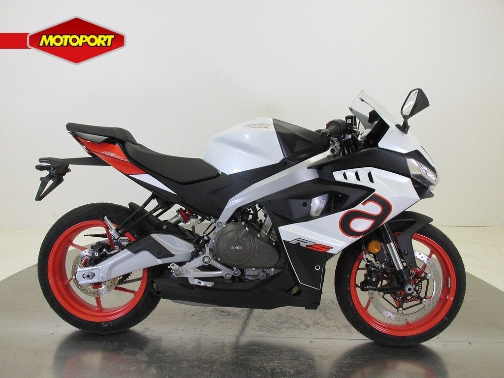 Aprilia RS457 (bj 2025), Bas@piaggio.nl, Piaggio Benelux bv., Nieuw, Bedrijf