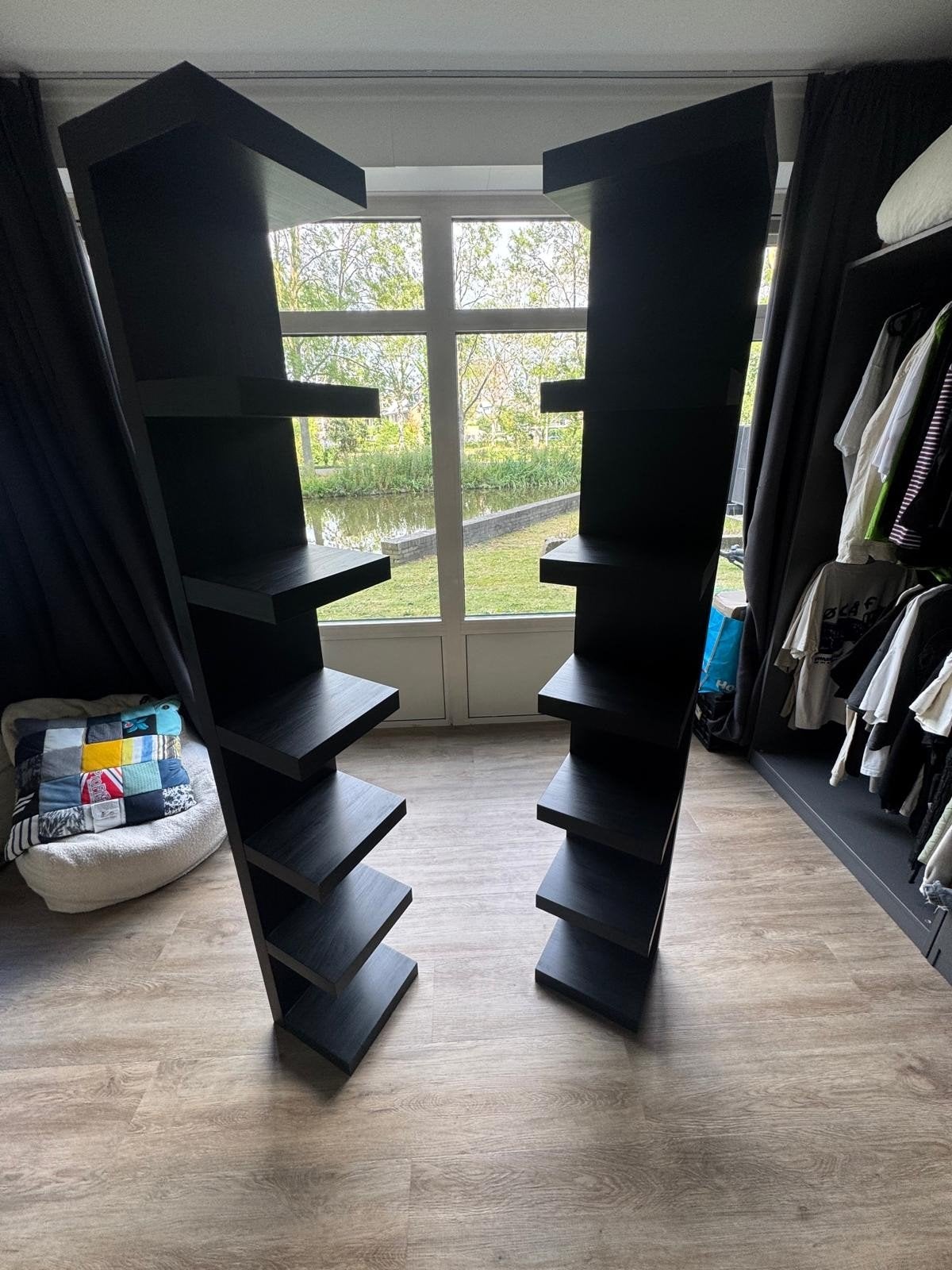 Zwarte smalle boekenkast/wandrek 190x30 cm, Ophalen, Met plank(en), Minder dan 50 cm, Zo goed als nieuw