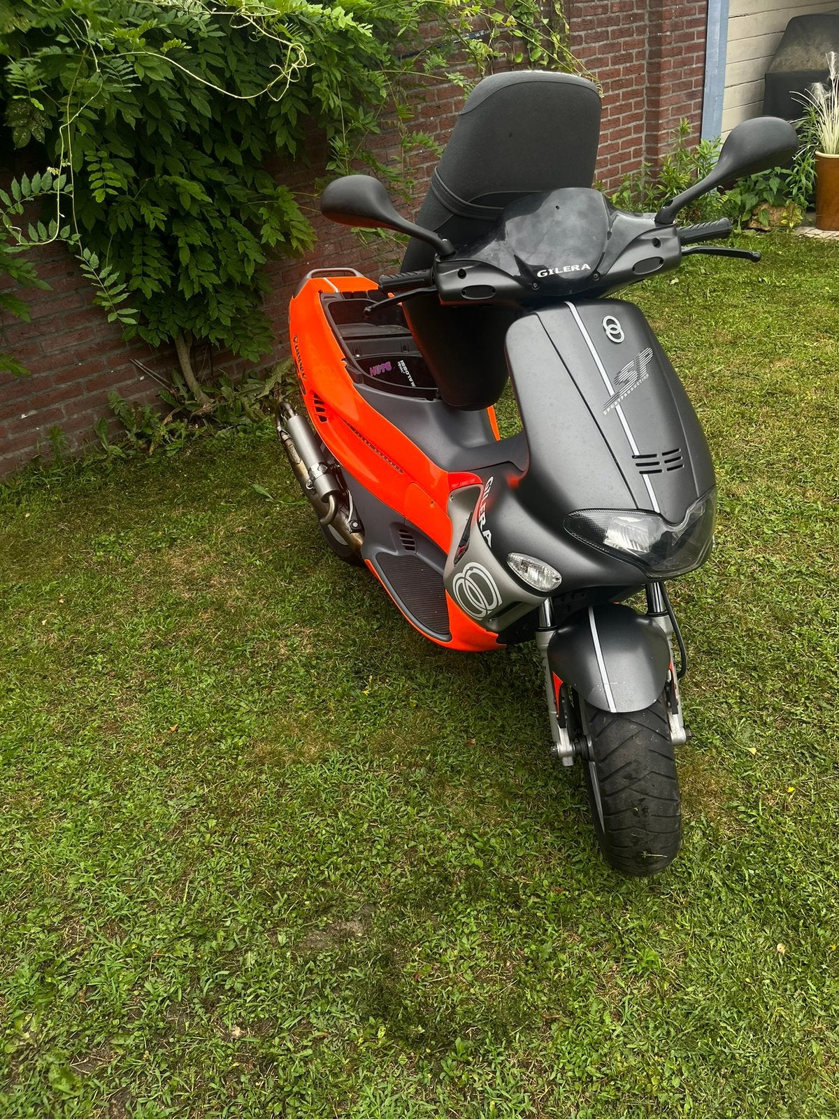 Gilera runner 70cc fluo rosso, Ophalen, Tweetakt, Overige modellen, Maximaal 45 km/u