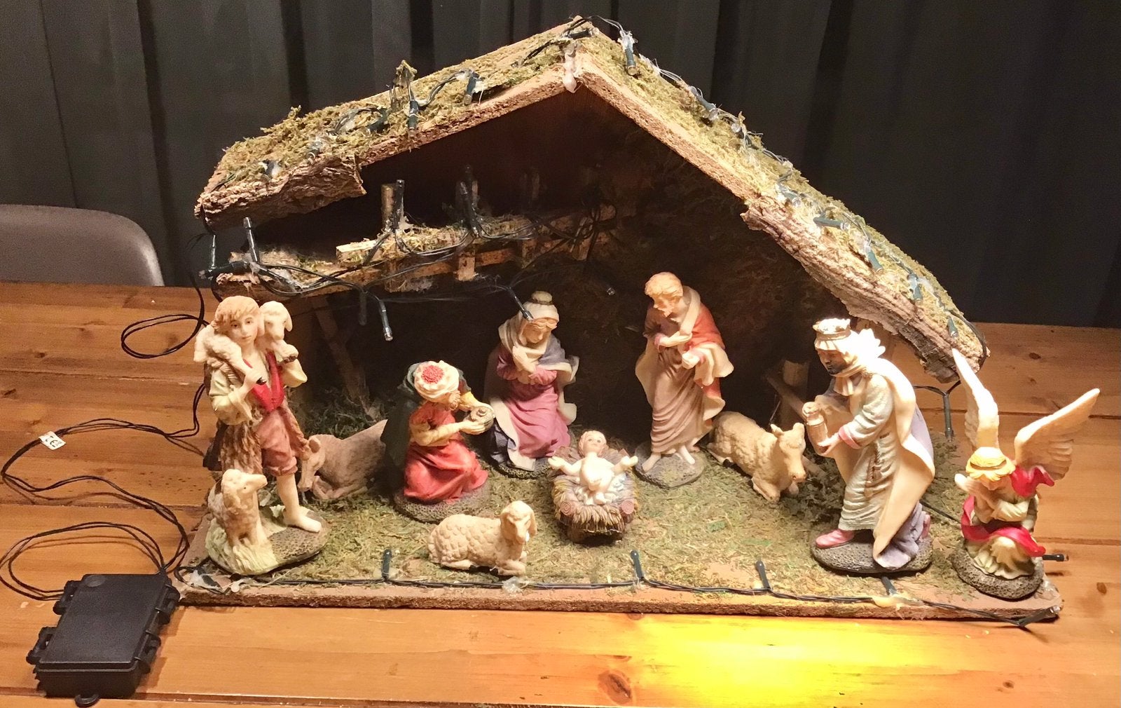 KERSTSTAL MET BEELDENGROEP EN VERLICHTING, Ophalen of Verzenden, Gebruikt
