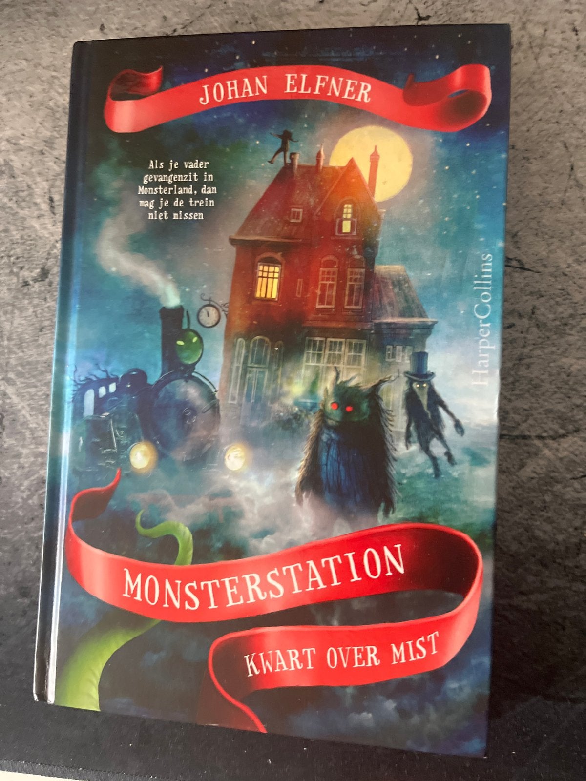 Monsterstation: Kwart over Mist - Johan Elfner 5€ per boek, Ophalen, Zo goed als nieuw, Fictie