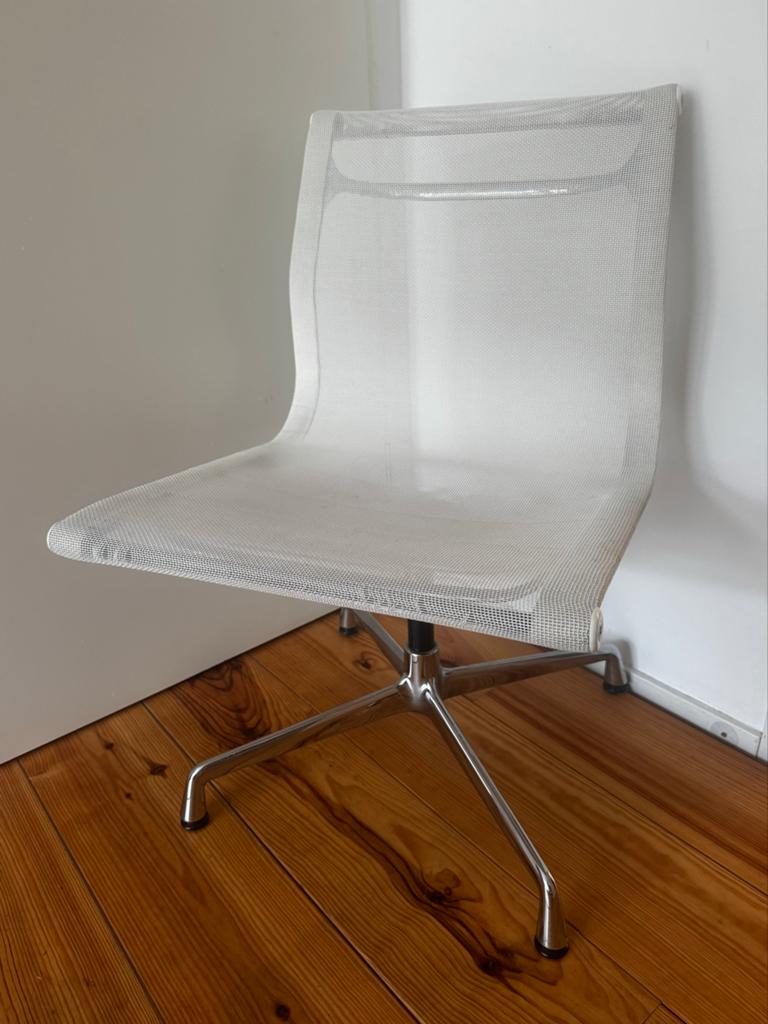 Vitra Aluminium Chair EA 108 - Wit Netweave, Ophalen, Gebruikt, Wit, Metaal
