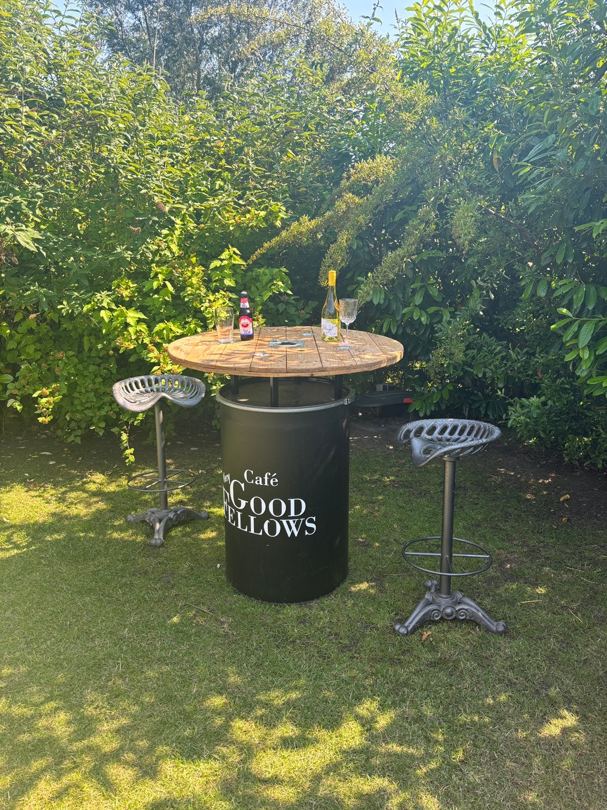 Bartafel en gietijzeren krukken (nieuw), Tuin en Terras, Ophalen, Nieuw, Rond, Metaal