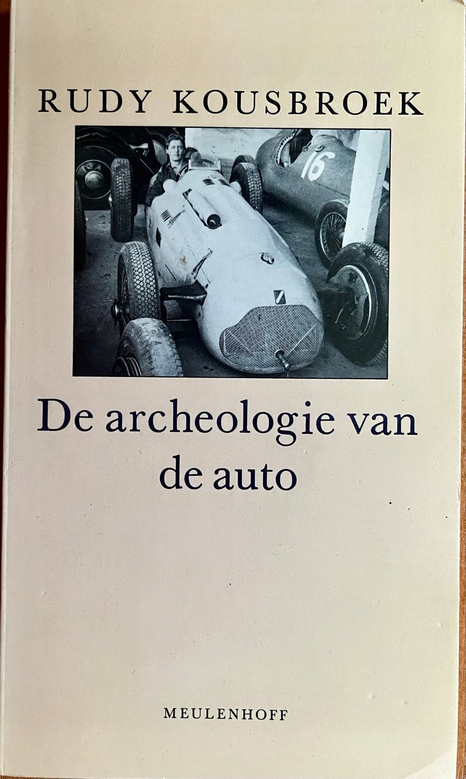 Rudy Kousbroek - De archeologie van de auto, Ophalen of Verzenden, Gelezen, Algemeen