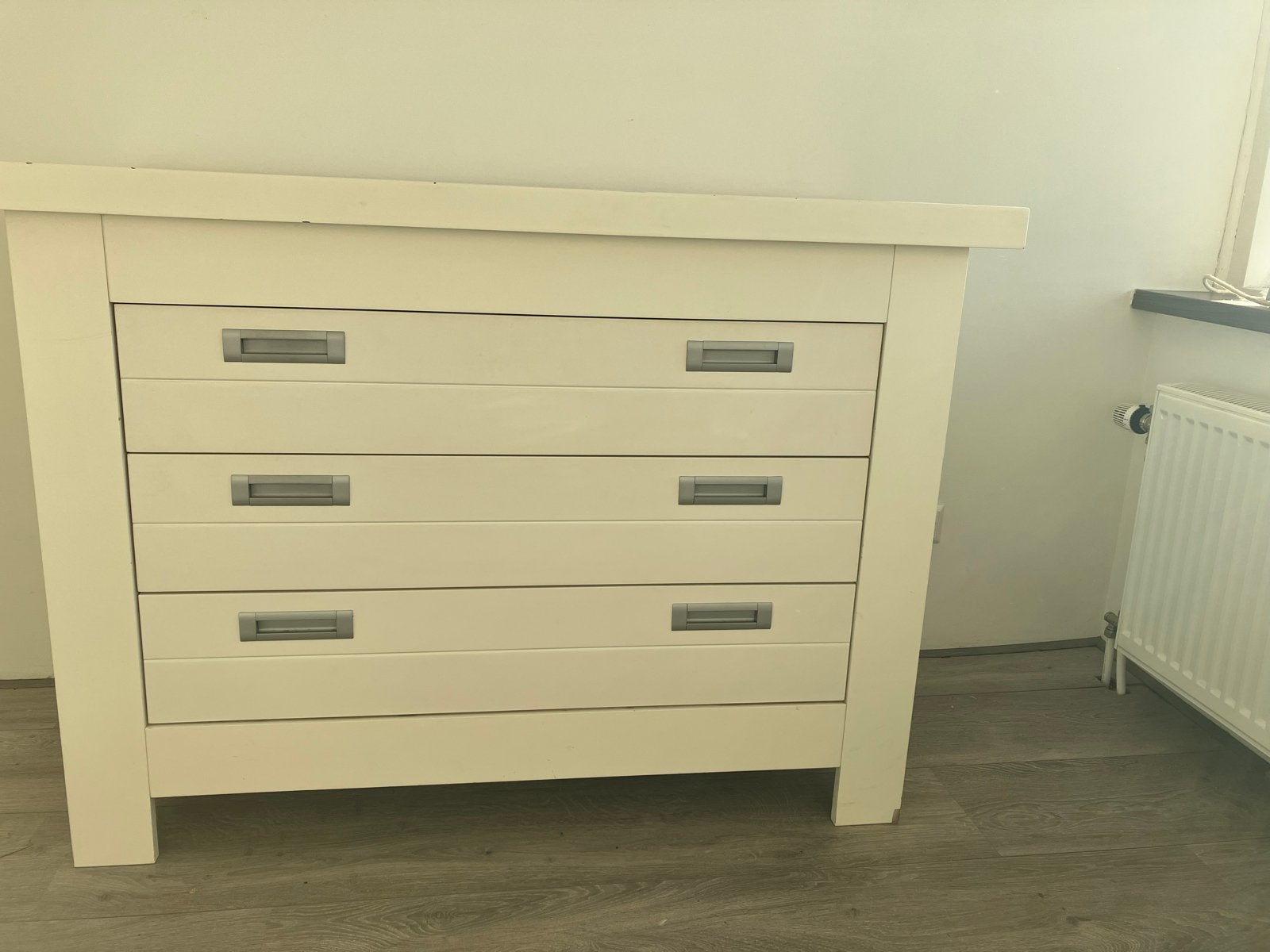 Stevige kommode met 3 lades - 125x55x91cm