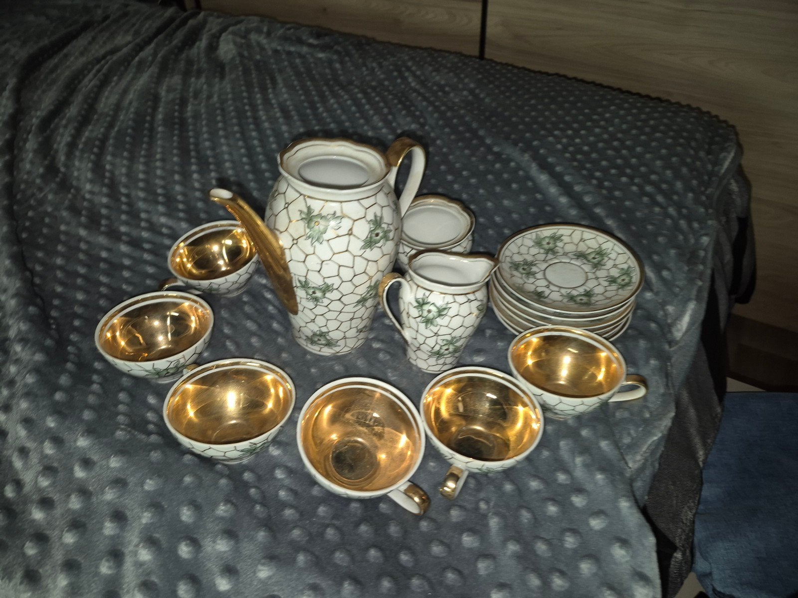Vintage theeservies met gouden accenten en bloemmotief, Ophalen