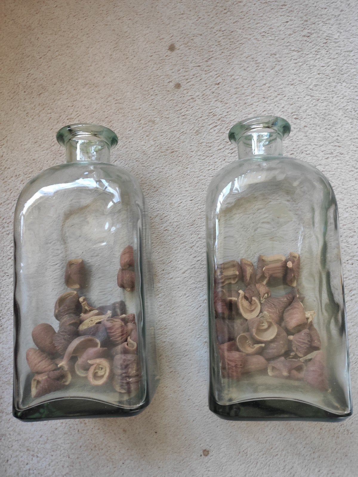 Decoratieve glazen flessen met potpourri (2 stuks), 31 cm, Transparant, Inclusief decoratie, Ophalen of Verzenden