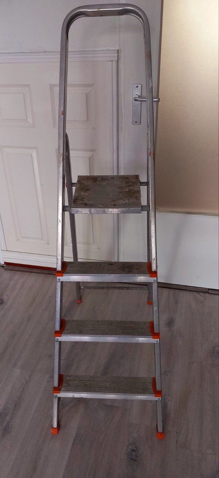 Aluminium inklapbare huishoudtrap met 4 antislip treden, Doe-het-zelf en Verbouw, Ladders en Trappen, Ophalen, Minder dan 2 meter