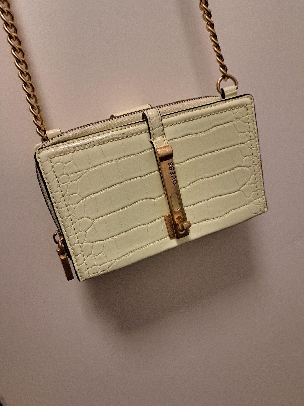 Guess portemonnee tasje in goede staat, Sieraden, Tassen en Uiterlijk, Ophalen of Verzenden, Groen, Avondtasje