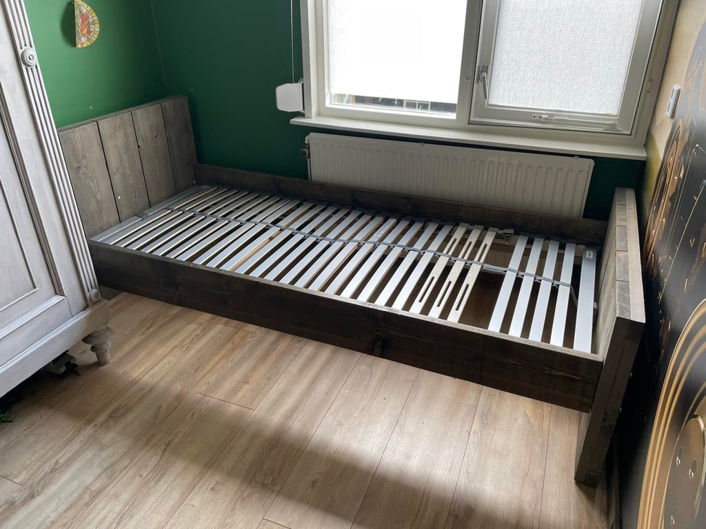 Stoer steigerhouten bed met lattenbodem, Ophalen, Gebruikt, 90 cm, Eenpersoons