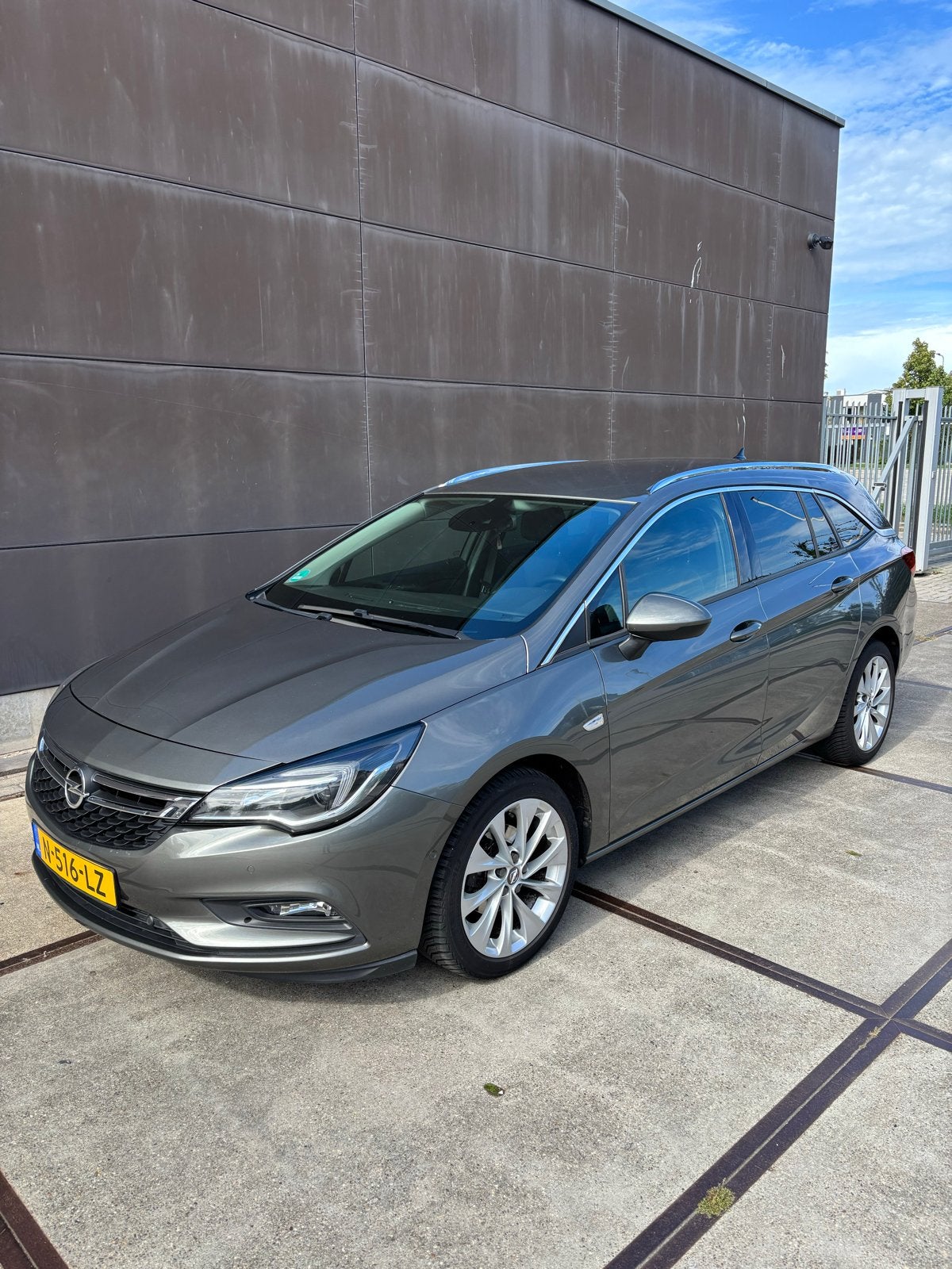 Opel Astra 1.4 Turbo 150pk Start/stop 2019 Grijs, Auto's, Dealer onderhouden, Leder en Stof, Stuurwielverwarming, Stationwagon
