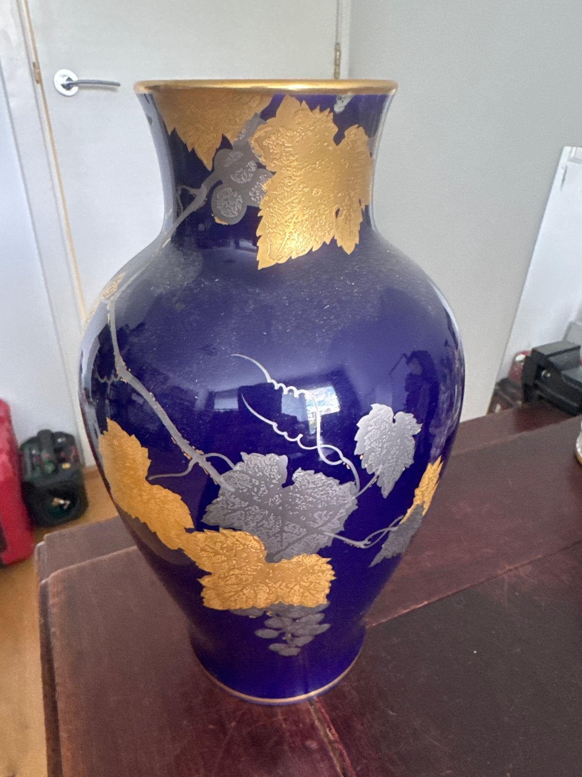 Prachtige Okura Japanse vaas met druivenmotief, Antiek en Kunst, Antiek | Vazen, Ophalen