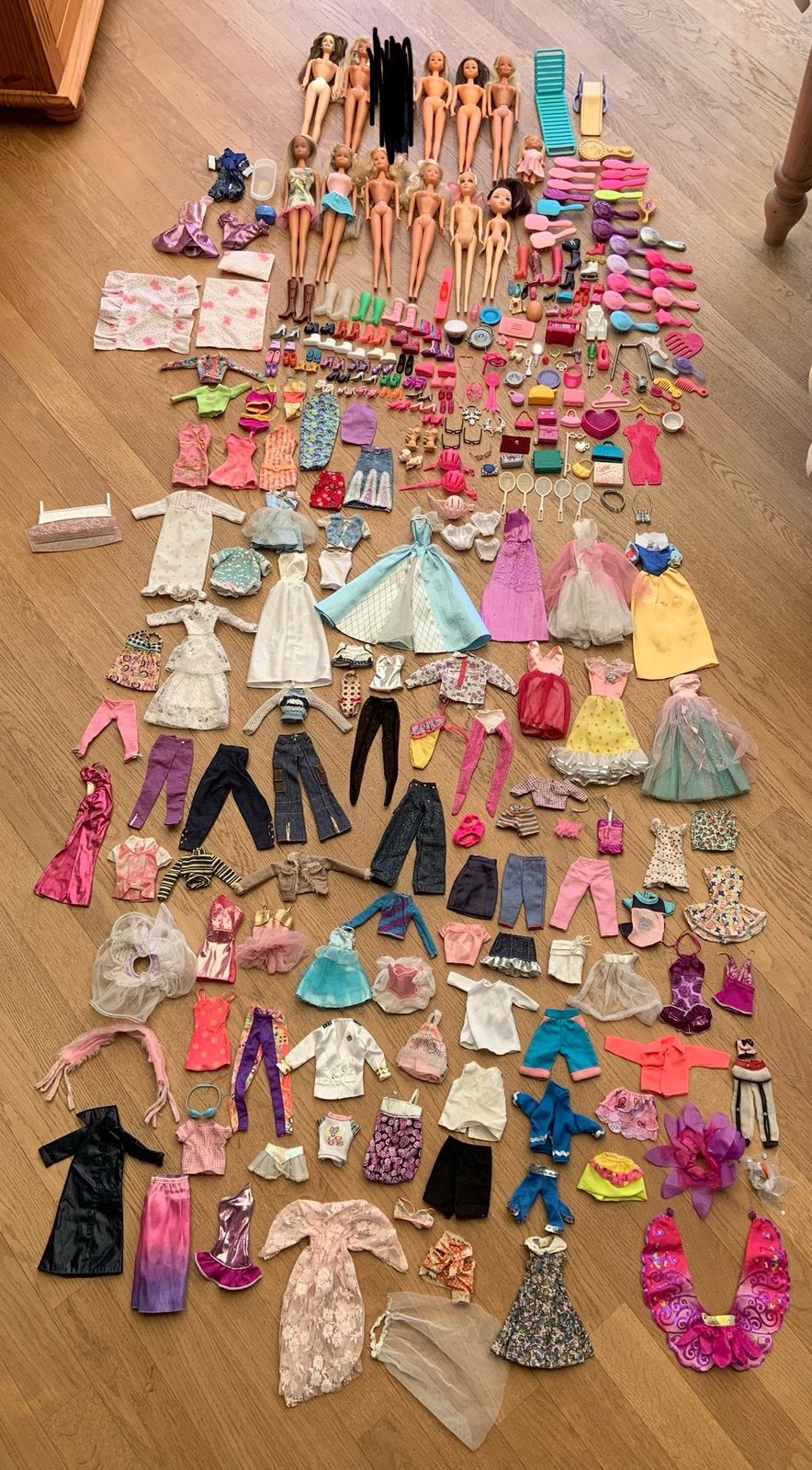 Barbies 15 stuks met kleding en accessoires, Verzamelen, Poppen, Ophalen of Verzenden, Zo goed als nieuw, Fashion Doll