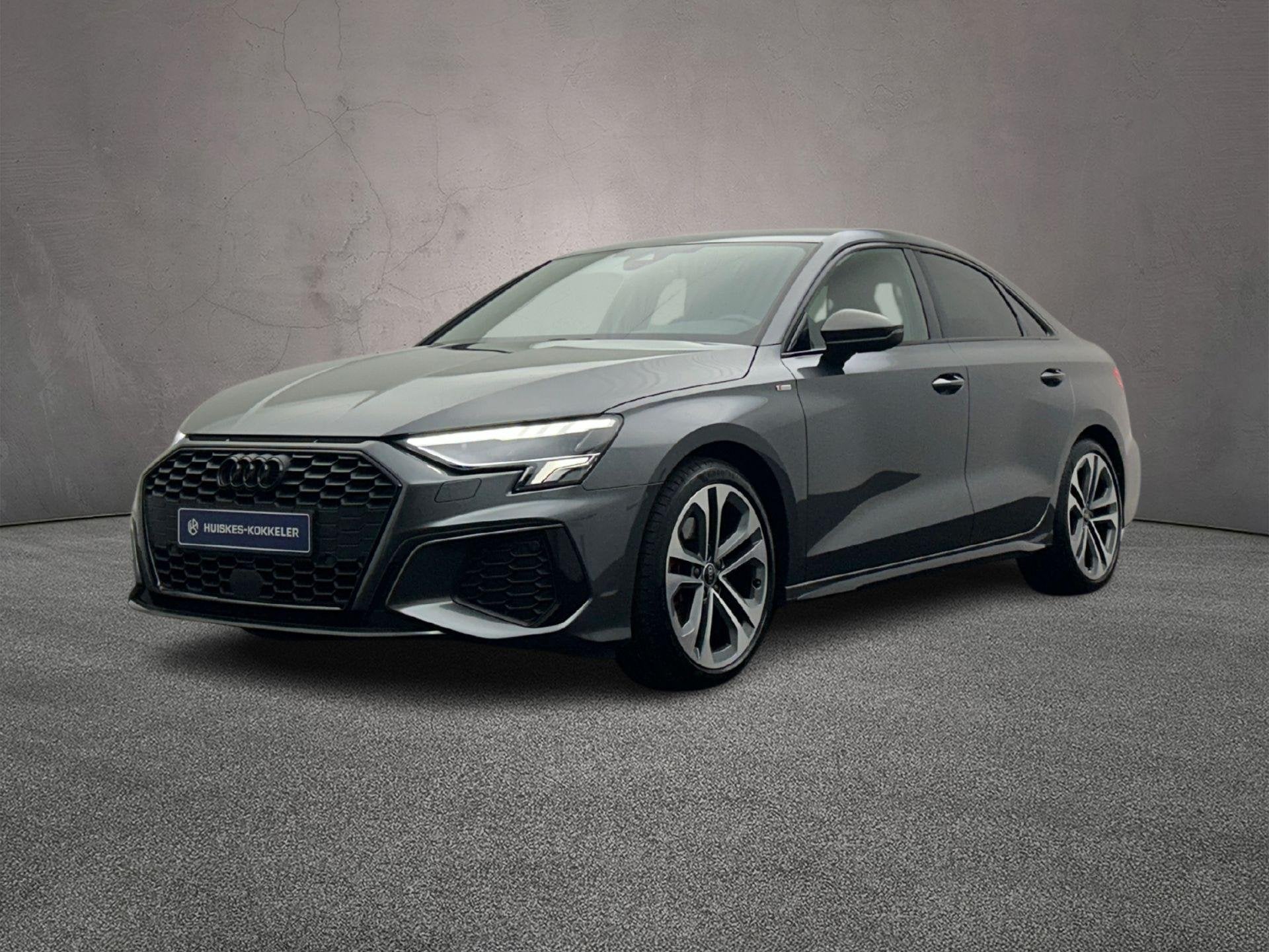 Audi A3 Limousine 35 TFSI 150PK S edition | Sonos | Grootlic, 4 cilinders, 150 pk, Leder en Stof, Bedrijf