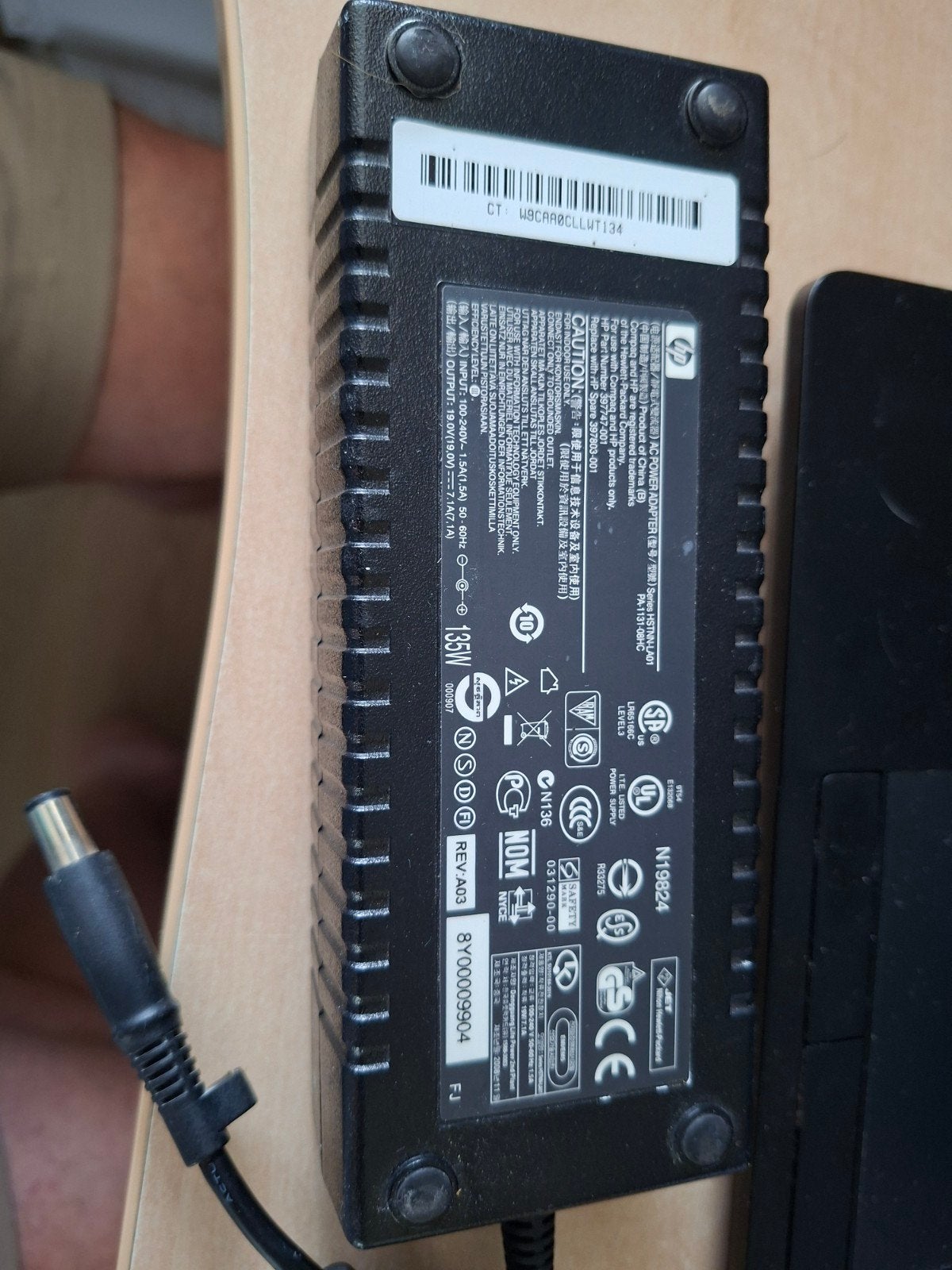 HP laptop voeding 135W met voedingskabel, Computers en Software, Laptop-opladers, Ophalen of Verzenden, Gebruikt, HP